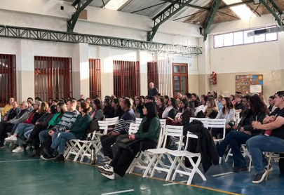 Grupos de trabajo debatiendo sobre el Sistema Preventivo en la Jornada Institucional del Instituto San José