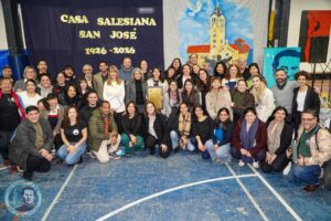 Exalumnos, docentes y familias del Instituto Salesiano San José en el Festejo Centenario San José de Puerto Deseado