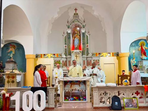 Padre Inspector Manuel Cayo SDB presidiendo la Misa por la Fiesta de Don Bosco en el Santuario María Auxiliadora de Puerto Deseado.